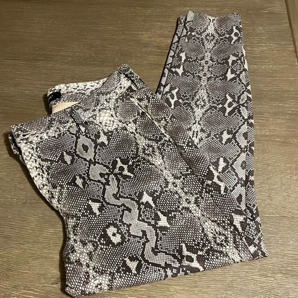 Liverpool Pants - Liverpool LA Grey Python Print Pants size 12 / 31